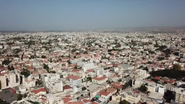 Drone tiro de uma cidade grega e do litoral — Vídeo de Stock