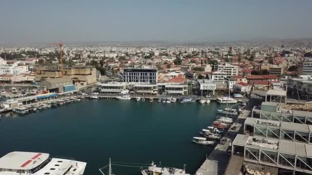 Il parcheggio barca vicino al mare. Vista dal cielo — Video Stock