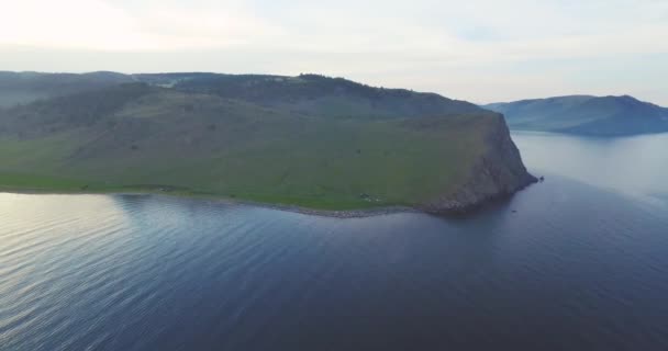 Groene oever van lake Baikal van vogel-oog mening — Stockvideo