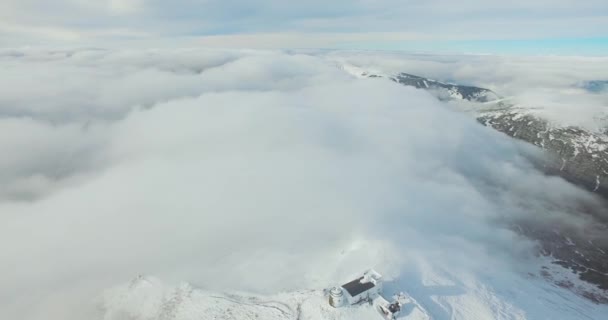 Extreme Weitschuss eines obs. auf dem Gipfel eines Berges — Stockvideo