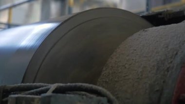 Bir karton Fabrikası'nda miline kadeh