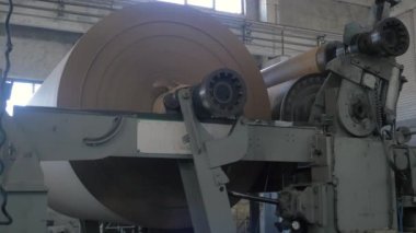 Karton fabrikası. Sargı kağıt