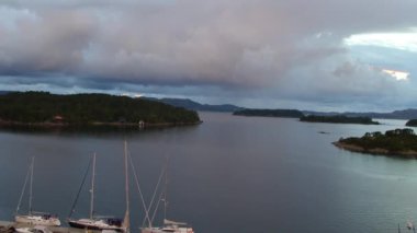 deniz Bay ahşap iskele, hava Yatlar Motorbot demirlemek