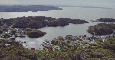 fiyort kıyılar sınırsız Bay güneşli hava Köyü 