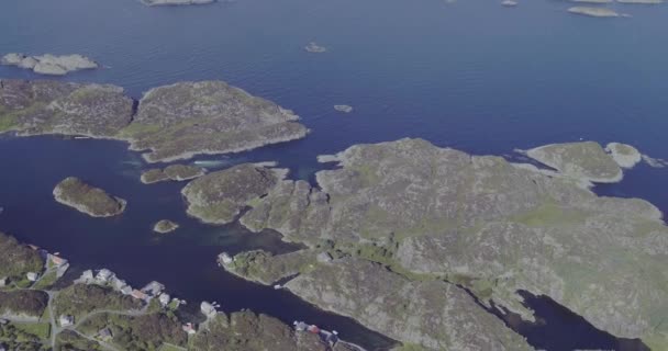 Fantastisk flygning över öarna tvättade av blå havet solig dag — Stockvideo