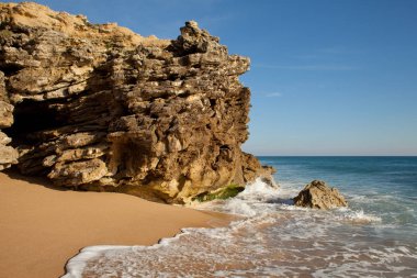 Cliff canos de fırlayan - İspanya, doğal park Barbate