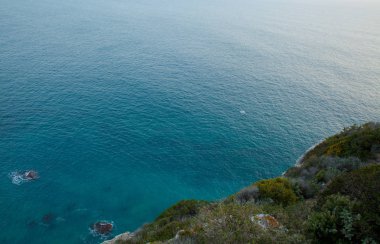 Cliff canos de fırlayan - İspanya, doğal park Barbate