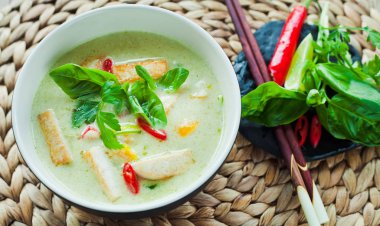 Vejetaryen Tay yeşil köri