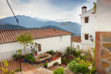 geleneksel beyaz mimari dağ köyünde Andalusia, S