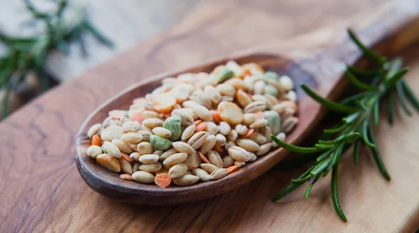 Scotch Brodo Cereali Cucchiaio Legno Orzo Lenticchie Rosse Spli — Foto Stock