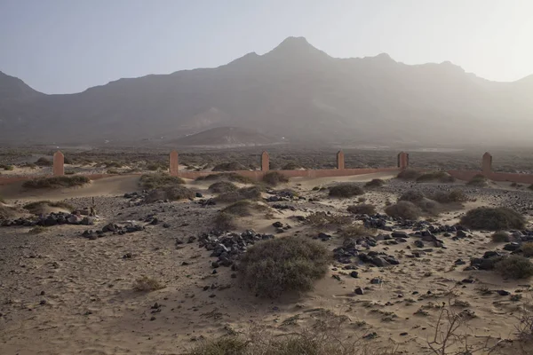 Christian Graveyard Temetői Kapu Homokdűnék Cofete Strandon Naplemente Alatt Fuerteventura — Stock Fotó