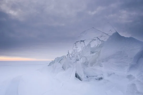 Des Floes Glace Transparents Gisent Surface Mer Gelée — Photo