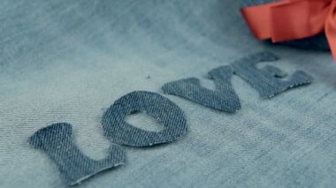 Kamera kalp durur ve yazıt 