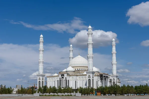 Mezquita Hazret Sultan Ciudad Nur Sultan Hermoso Edificio Blanco Una Fotos de stock