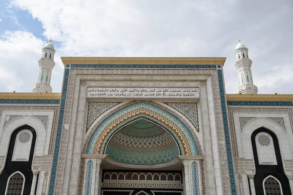 Mezquita Hazret Sultan Ciudad Nur Sultan Hermoso Edificio Blanco Una Imagen de archivo