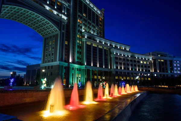 Nur Sultan Kasachstan August 2019 Brunnen Mit Beleuchtung Vor Dem — Stockfoto