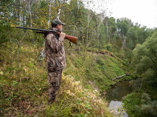 Jägare Med Pistol Spårar Spelet Höst Skogen — Stockfoto