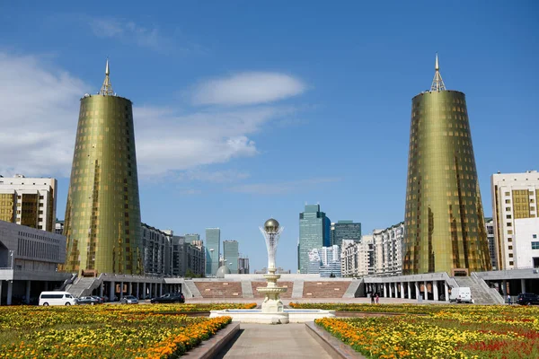Výškovým Budovám Architektonickým Památkám Uprostřed Hlavního Města Kazachstánu Nur Sultána — Stock fotografie
