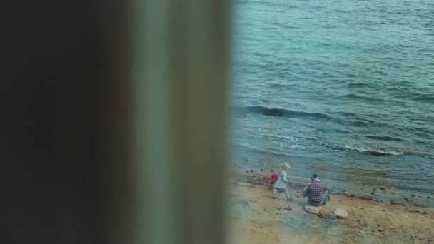 Grandfather with grandchildren playing on the beach by the sea, point of view from window, Egypt, full hd — Stock Video