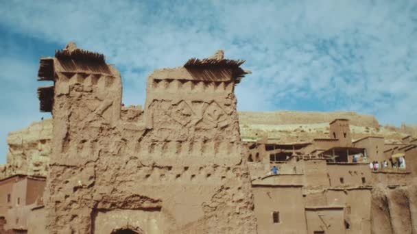 A híres Ait Benhaddou Kasbah, Óváros, Gyönyörű turisztikai helyek Marokkó, 4k — Stock videók