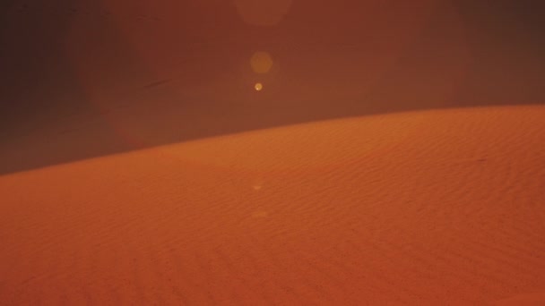 Primo piano di dune di sabbia nel deserto del Sahara al tramonto, coniglietti solari in macchina fotografica, Marocco bei paesaggi desertici, hd completo — Video Stock