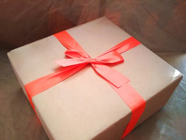 Craft Cardboard Paper Box Orange Ribbon Bow Gift Surprise Present — Stock Photo, Image