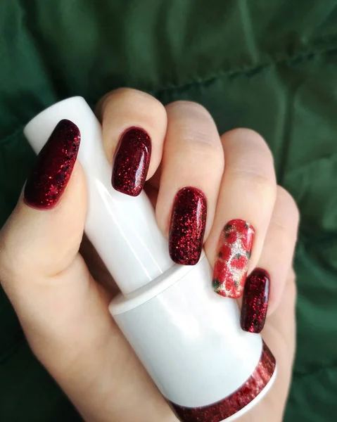 Woman hand finger black and red flower manicure gel nail polish swatch design white bottle beauty fashion photo — Stock Photo, Image