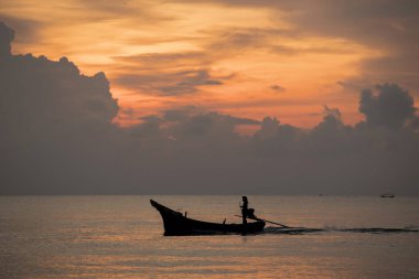 Denizin güzel gökyüzüne songkhla Tayland Sunrise