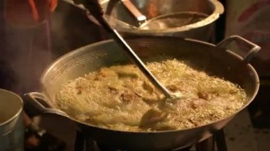 Pan kızarmış balık yumurtaları bir yerel gıda ülkede, Tayland