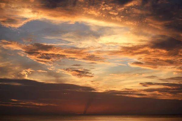 Sunrise Sea Morning Amidst Clouds Sky Beautiful Quiet Atmosphere Feeling — Stock Photo, Image