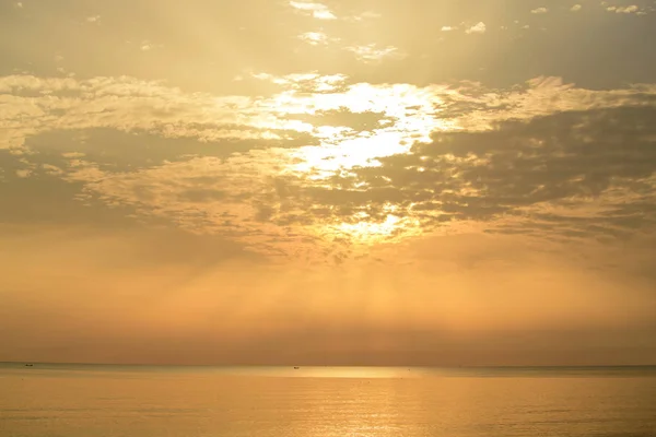 Sunrise Sea Morning Amidst Clouds Sky Beautiful Quiet Atmosphere Feeling — Stock Photo, Image