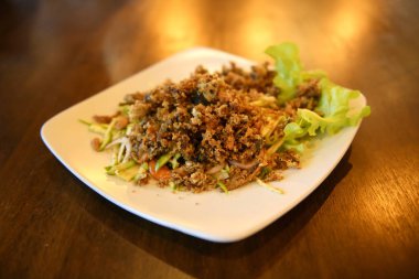 Çıtır catfish yeşil mango salatası ülkede, Tayland yapışkan pirinç yemek için lezzetli yemekler