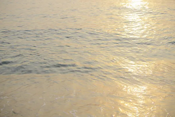 Morskie Fale Hit Piaszczystej Plaży Rano Miejsca Kopiowania Tekstu — Zdjęcie stockowe