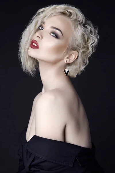 Mooie Blonde Sexy Vrouw Meisje Met Gekleurde Gezond Haar Make — Stockfoto