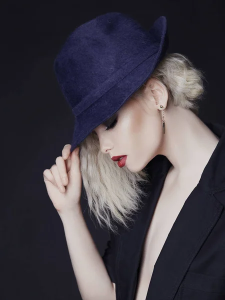 Beautiful Blond Woman Hat Suit Sexy Girl Make Black Background — Stock Photo, Image