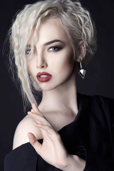 Beautiful Blond Sexy Woman Fashion Portrait Girl Colored Healthy Hair — Stock Photo, Image