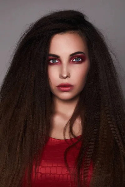 Mujer Joven Make Beautiful Chica Con Sombras Ojos Rojos Make — Foto de Stock