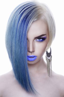 mavi saçlı kadın güzel kız. Renkli saç ve makyaj ile kız