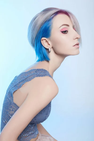 Femeie Frumoasă Păr Albastru Colorat Make Senzual Fata Model — Fotografie, imagine de stoc