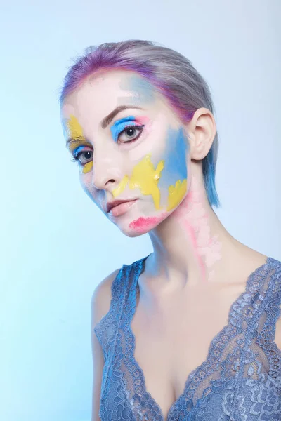 Młoda Kobieta Farby Jej Twarzy Malowana Maska Girl Halloween Tatuazy — Zdjęcie stockowe