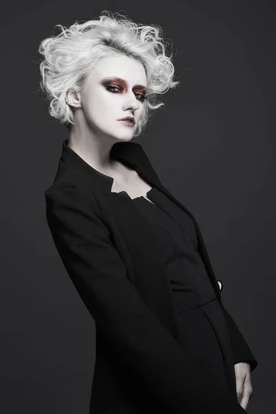 Młoda Kobieta Moda Białą Skórę Włosy Klauna Make Freaky Halloween — Zdjęcie stockowe