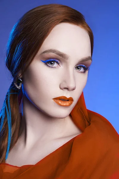 Rojo Azul Color Make Young Mujer Portrait Beautiful Chica Pelirroja — Foto de Stock
