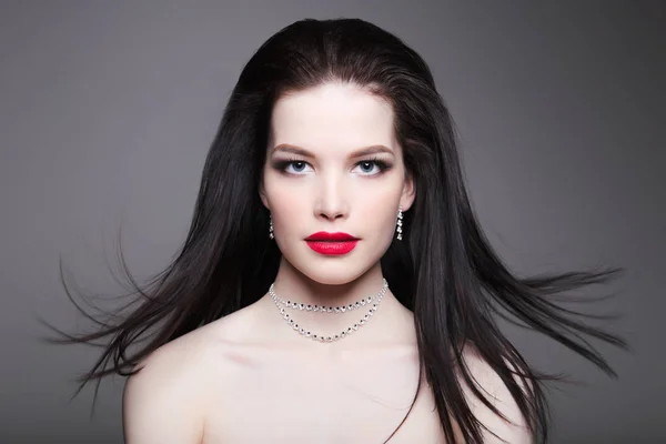 Portrait Mode Belle Rouge Lèvres Maquillage Femme Aux Cheveux Volants — Photo