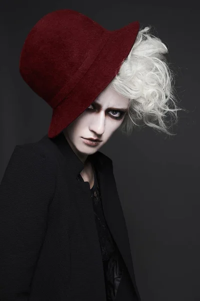 Mode Gros Plan Portrait Halloween Maquillage Femme Rouge Hat White — Photo