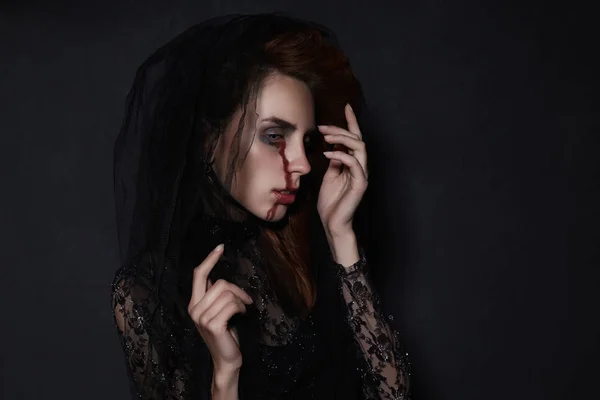 Siyah Peçe Ile Kanlı Yüzü Yapmak Halloween Costume Black Dul — Stok fotoğraf