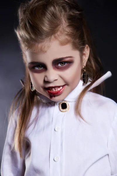 Маленька Дівчинка Вампір Хеллоуїн Макіяж Дракула Дитина Кров Обличчі Хеллоуїн — стокове фото