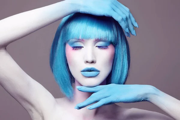 Arte Corporal Jovem Mulher Com Cabelo Azul Maquilagem Conceitual Halloween — Fotografia de Stock