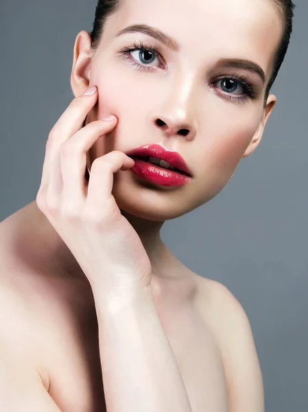 Bellezza Viso Femminile Giovane Donna Prende Cura Della Pelle Del — Foto Stock