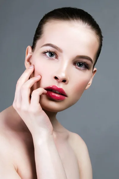 Bellezza Viso Femminile Giovane Donna Prende Cura Della Pelle Del — Foto Stock