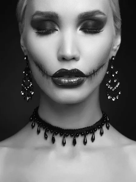Bela Mulher Loira Maquiagem Halloween Vampiro Menina — Fotografia de Stock